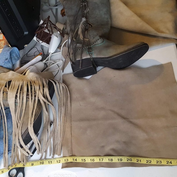 Upcycled long fringe boots - Picture 8 of 8